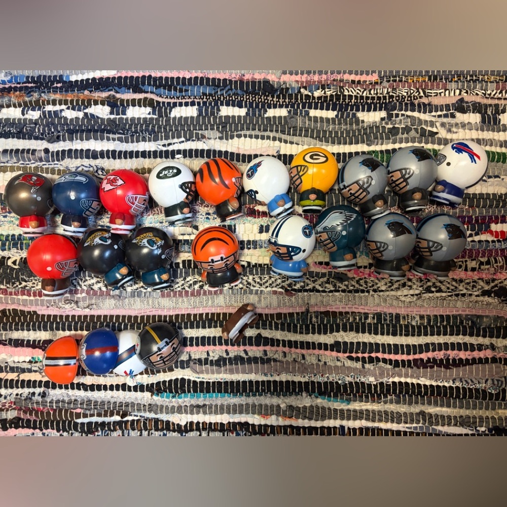 NFL Plastic Helmet Figurine, 18 Lot, San Fran, Eagles, Packers Mini Helmet